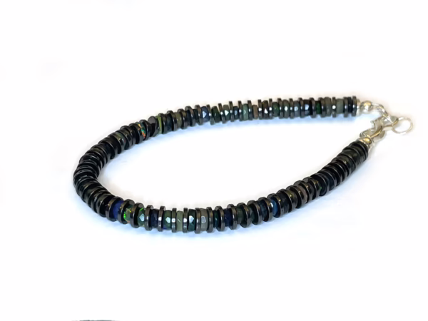 Vitae Opalu: Opal Bracelet from Rome; The Essence of Timeless Elegance