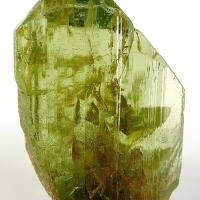 512px-Forsterite-Olivine-tmu14a-copia